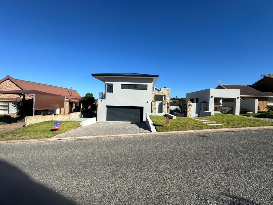 5 Bedroom Property for Sale in Stilbaai Wes Western Cape